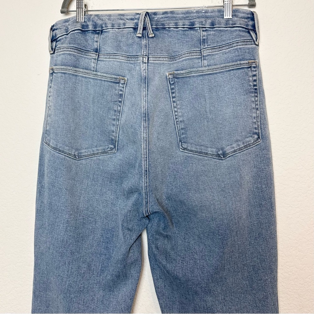 Good American Good Icon High Rise Straight
Exposed Buttons Indigo440 Size 18 - Picture 10 of 15